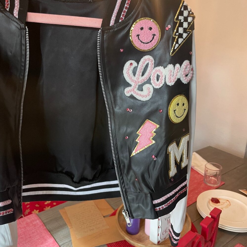 🖤 Adorable Kids Jacket – Size 8 🤍